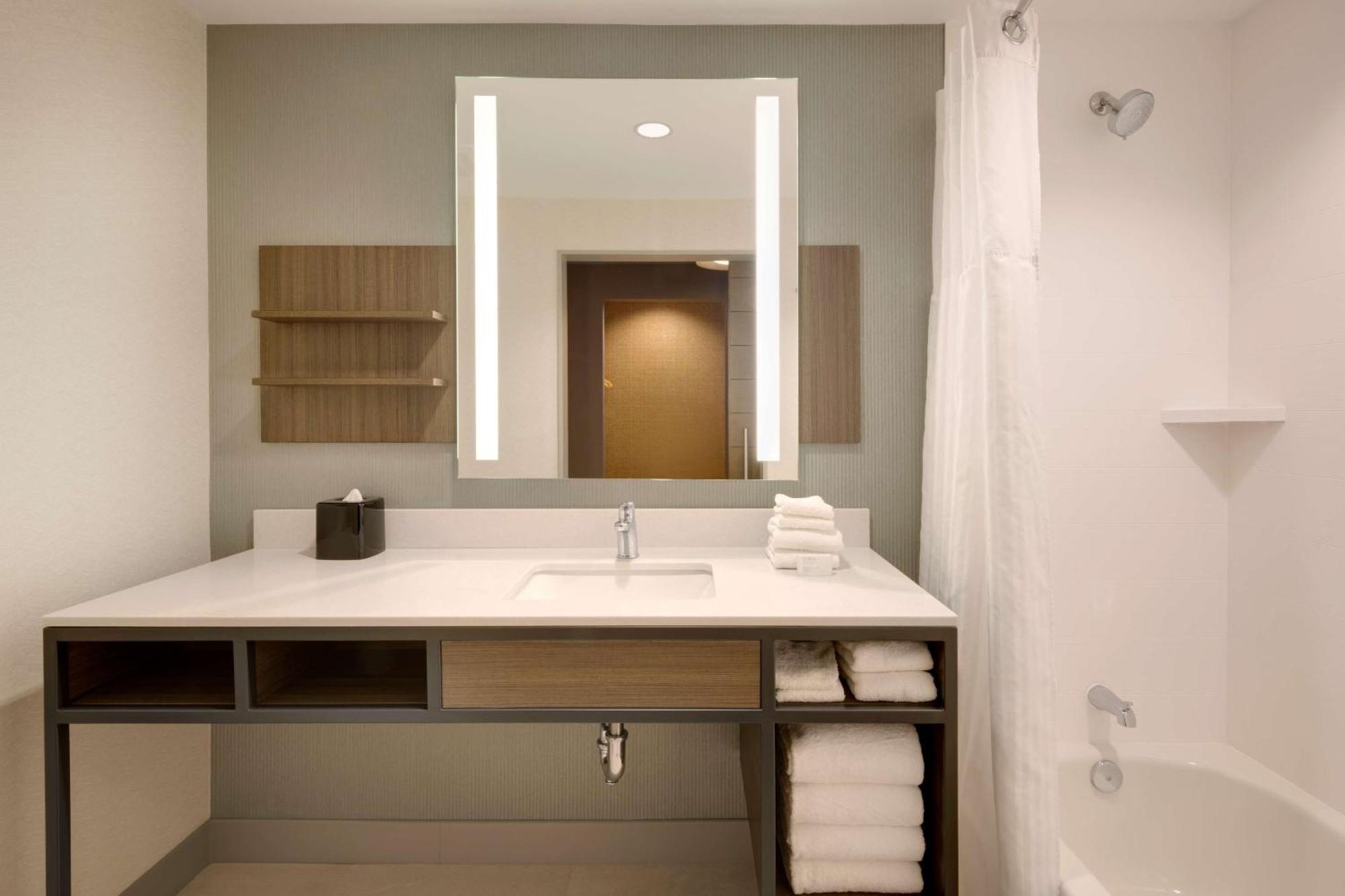 Hilton Garden Inn ヘイマーケット  エクステリア 写真