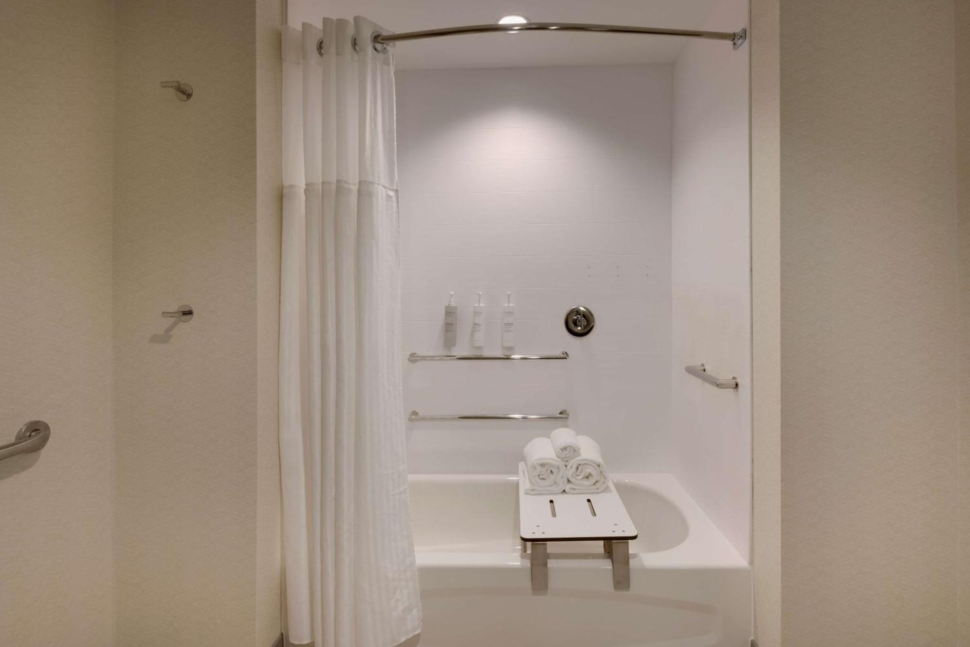 Hilton Garden Inn ヘイマーケット  エクステリア 写真