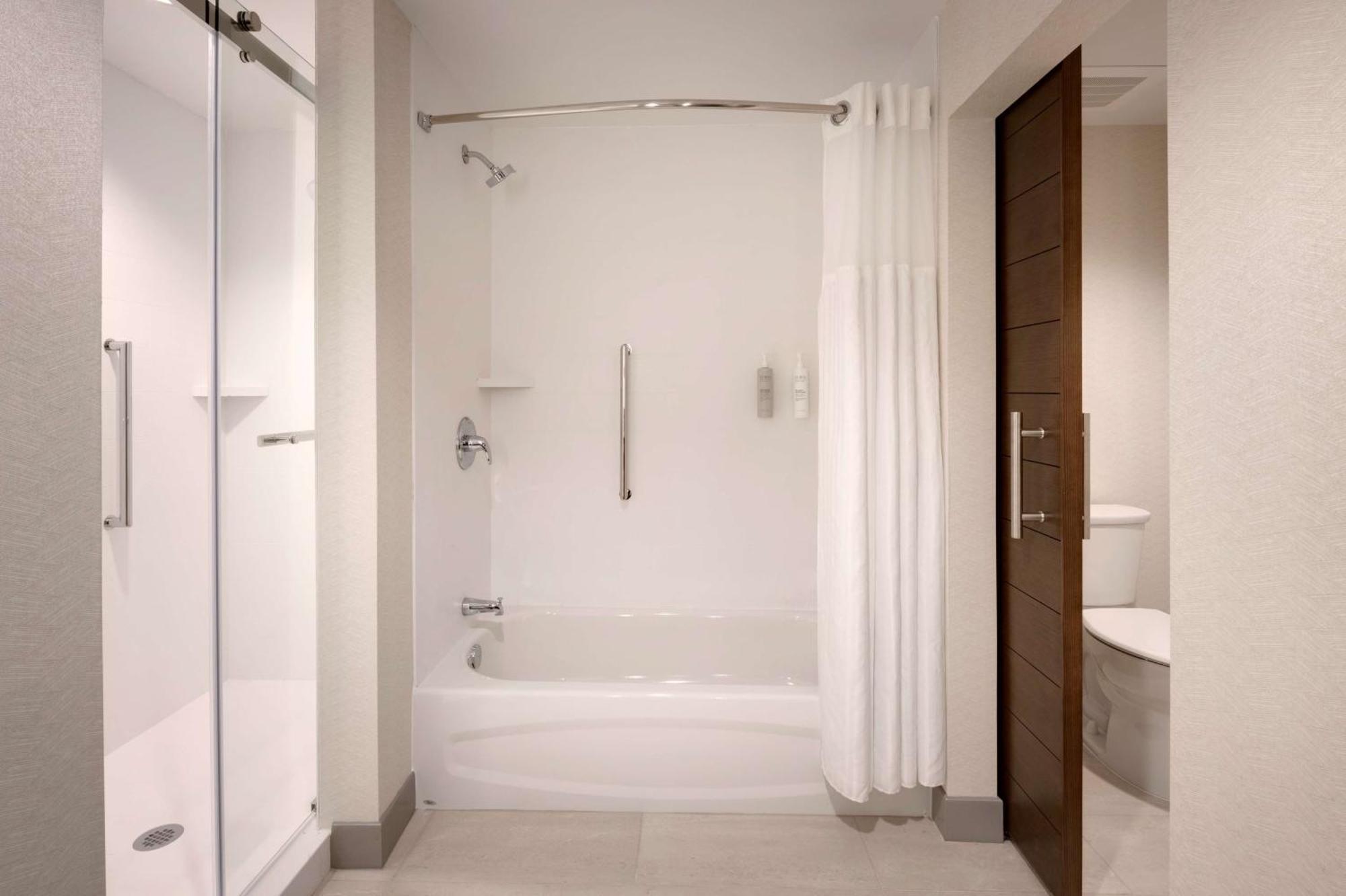 Hilton Garden Inn ヘイマーケット  エクステリア 写真