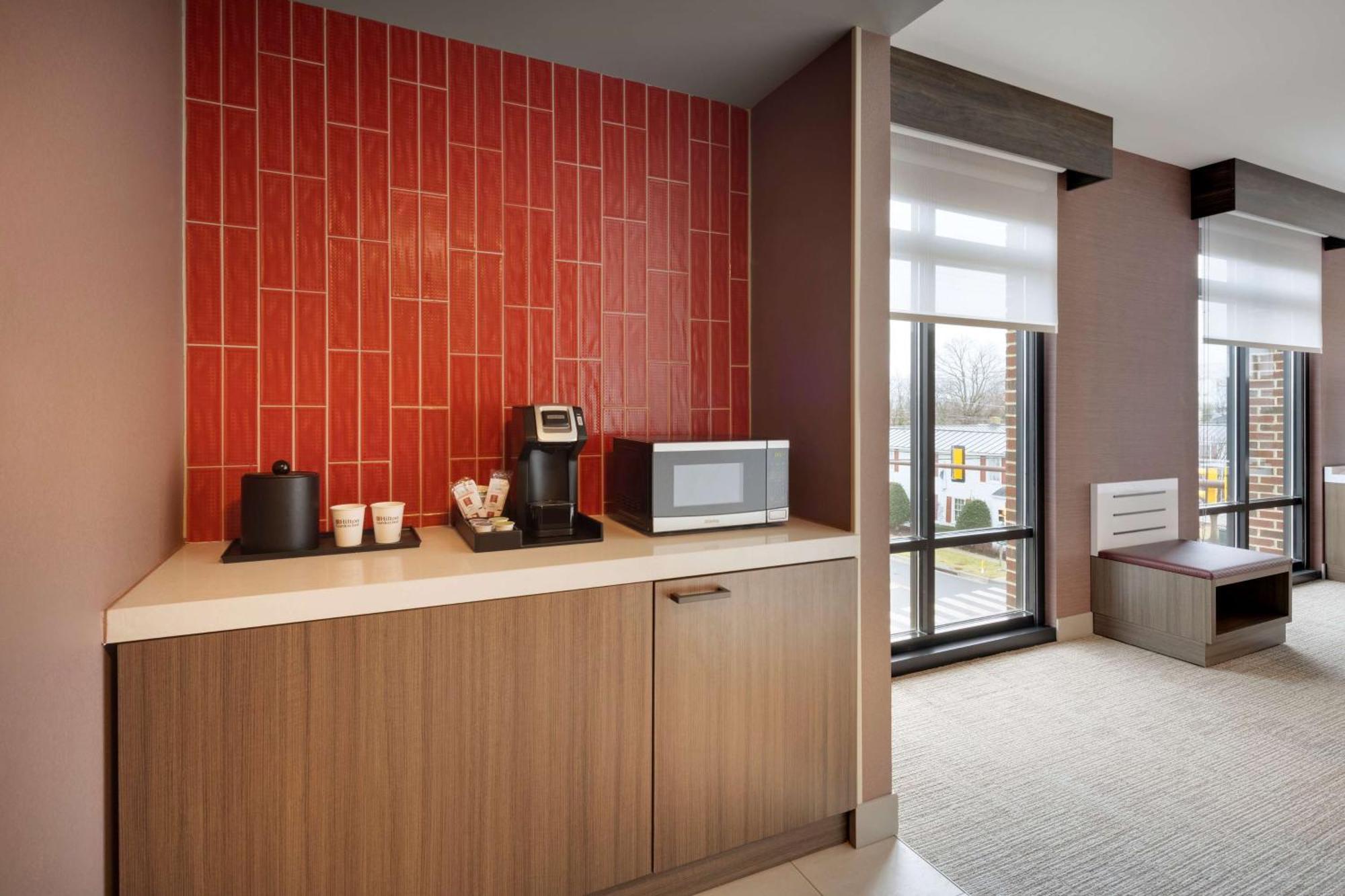 Hilton Garden Inn ヘイマーケット  エクステリア 写真